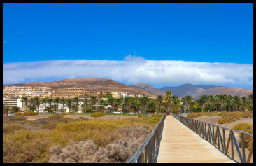 Blick vom Strand zum Hotel